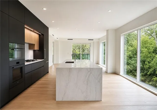 2nd image of 318 Sandy Springs Cir #230, Sandy Springs, GA 30328 | MLS# 7808313