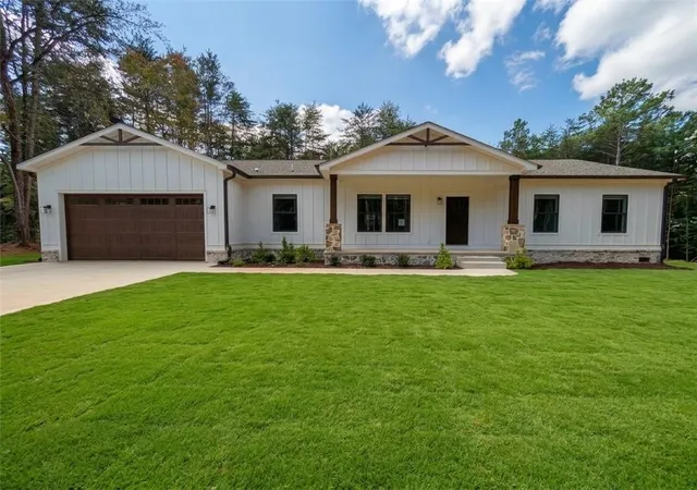 Photo 1 of Single family home for sale at 5568 Saddle Clb Rd, Gainesville, GA 30506 | MLS# 7837162 | Listing updated on 2026-10-24