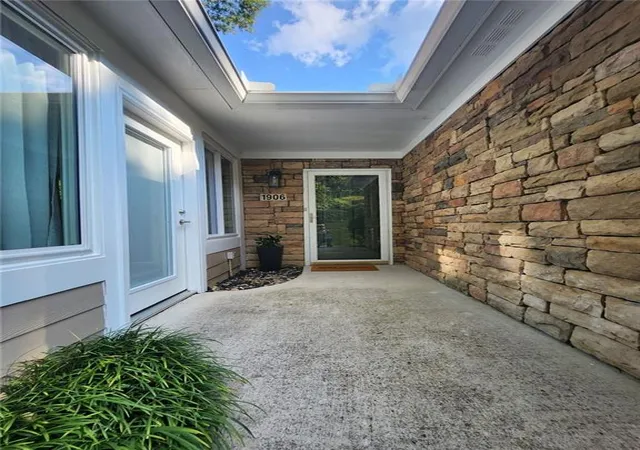Photo 2 of Sale Pending at 1906 Kolb Farm Cir Sw, Marietta, GA 30008 | MLS# 7649623 | Listing updated on 2026-08-31