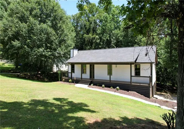 Photo 2 of Single family home for sale at 323 Hill Crst Cir, Woodstock, GA 30188 | MLS# 7806345 | Listing updated on 2026-07-26