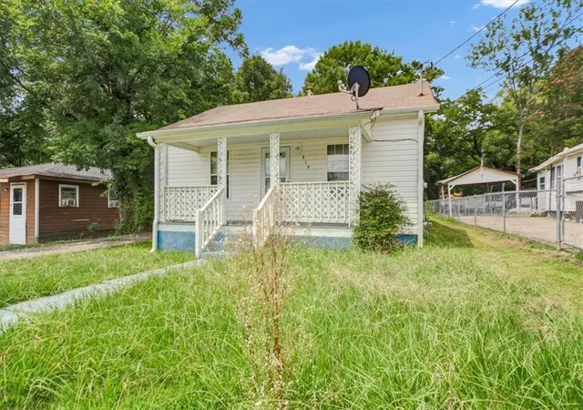 Photo 3 of Single family home for sale at 212 Nixon Ave Sw, Rome, GA 30161 | MLS# 7813852 | Listing updated on 2026-08-04