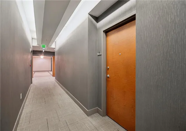 Listing Photo 3 - Condo for sale in building located at 250 Pharr Rd Ne, Atlanta, GA 30305 - Unit #1716
