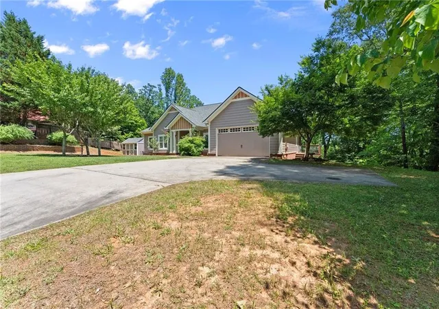 Homes for sale in Dahlonega, GA | 771 Calhoun Rd, Dahlonega, GA 30533 | MLS# 7772437