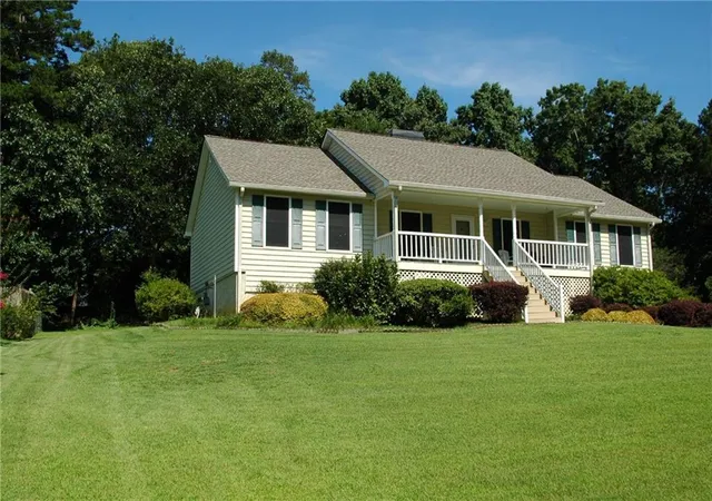 Photo 3 of Single family home for sale at 400 Lambeth Dr, Hiram, GA 30141 | MLS# 7811547 | Listing updated on 2026-08-20