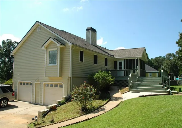 Photo 3 of Single family home for sale at 400 Lambeth Dr, Hiram, GA 30141 | MLS# 7811547 | Listing updated on 2026-08-20
