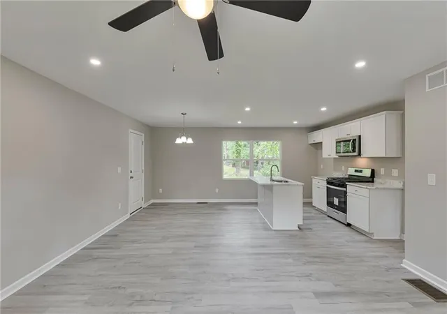 Photo 3 of Sale Pending at 1660 Mallard Cir, Conley, GA 30288 | MLS# 7779909 | Listing updated on 2026-09-22