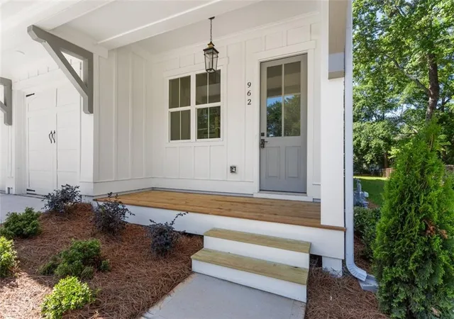 5th image of 962 Mclinden Ave Se, Smyrna, GA 30080 | MLS# 7793818