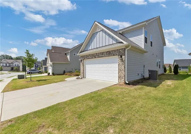 Photo 2 of Sale Pending at 604 Redfish Way, Hoschton, GA 30548 | MLS# 7797319 | Listing updated on 2026-08-27
