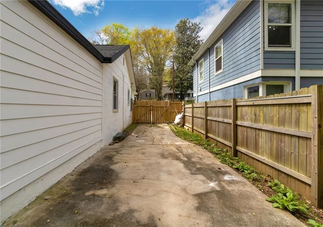 Photo 27 of Single family home for sale at 1318 Graymont Dr Sw, Atlanta, GA 30310 | MLS# 7790398 | Listing updated on 2026-09-09