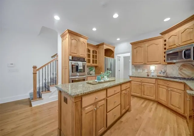 Photo 3 of Single family home for sale at 778 Arnold Ml Rd, Woodstock, GA 30188 | MLS# 7821084 | Listing updated on 2026-09-15