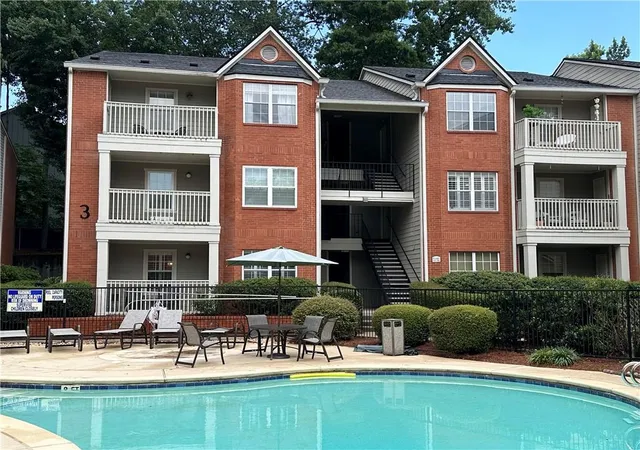 Photo 2 of Condo for sale at 3075 Chastain Park Ct Ne, Atlanta, GA 30342 | MLS# 7801714 | Listing updated on 2026-08-26