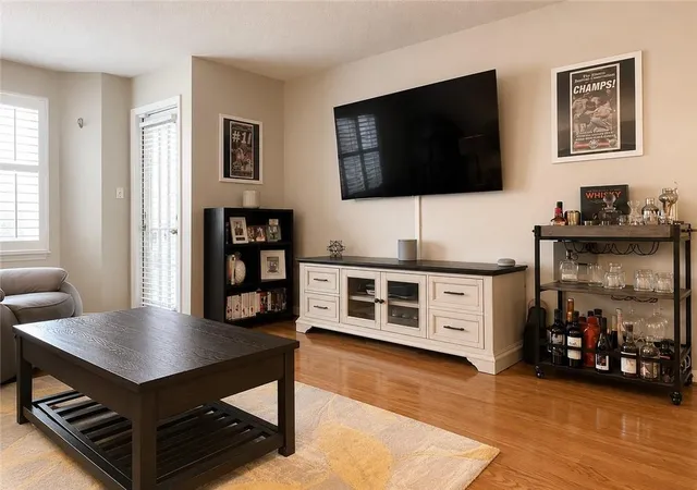Photo 4 of Sale Pending at 3075 Chastain Park Ct NE, Atlanta, GA 30342 | MLS# 7801714 | Listing updated on 2026-09-24