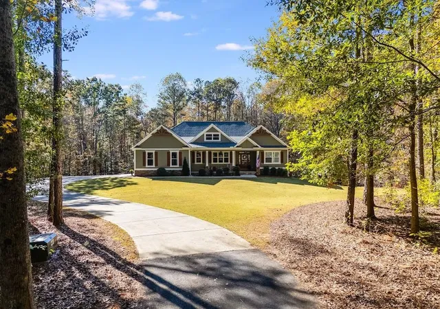 Homes for sale in Roopville, GA | 1001 Glenloch Rd, Roopville, GA 30170 | MLS# 7776407