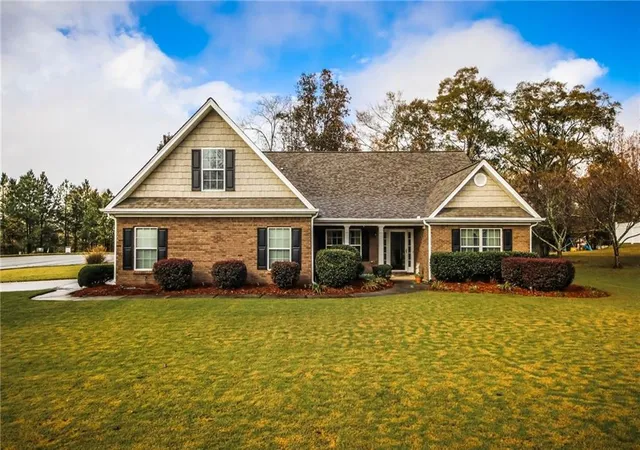 Single Family Residence at 1701 Littlebrook Ct, Loganville, GA 30052 | MLS# 6806778 | | Sold on 2020-12-18