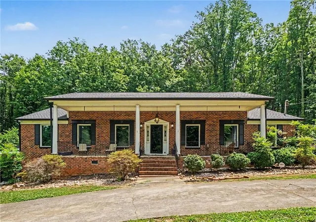 1st image of 10 Oriole Dr, Cartersville, GA 30121 | MLS# 7772858