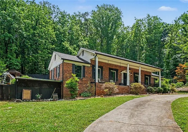 2nd image of 10 Oriole Dr, Cartersville, GA 30121 | MLS# 7772858