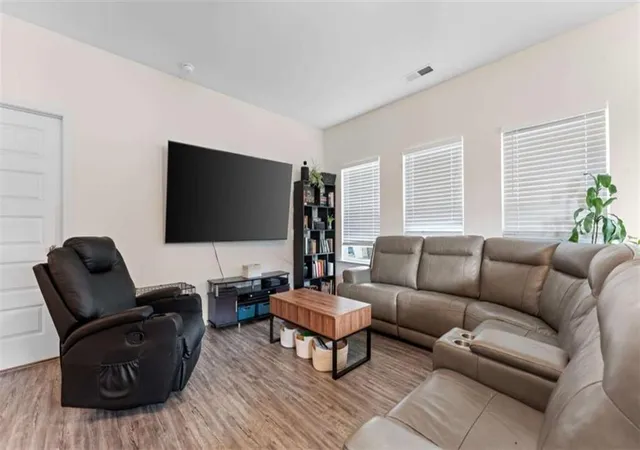 Photo 4 of Single family home for sale at 13 Oak View Dr, Rome, GA 30165 | MLS# 7698764 | Listing updated on 2026-08-02