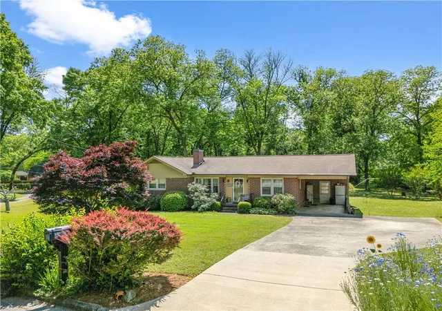 1st image of 106 E Valley Rd, Rome, GA 30161 | MLS# 7767858