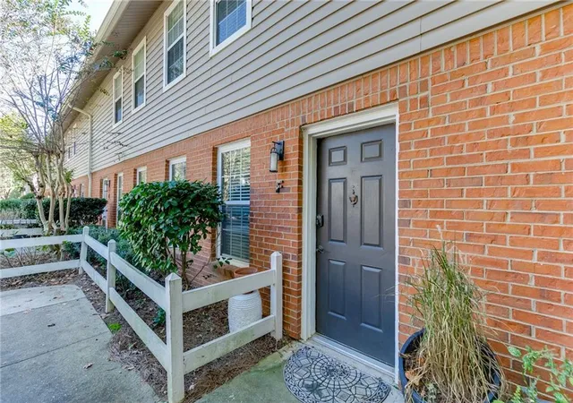 Townhouse for sale at 7750 Roswell Rd #F5, Sandy Springs, GA 30350 | MLS# 7797045