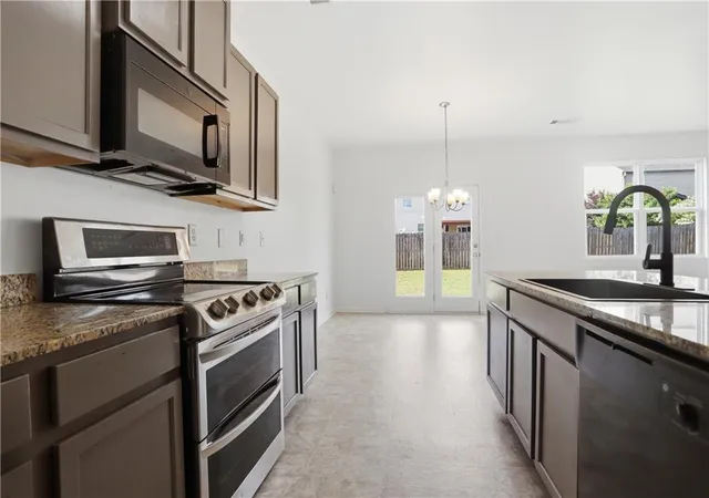 2nd image of 1705 Blue Heron Wy, Hampton, GA 30228 | MLS# 7776917