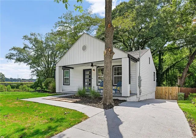 Photo 2 of Sale Pending at 1379 Gault St SE, Atlanta, GA 30315 | MLS# 7824177 | Listing updated on 2026-09-14