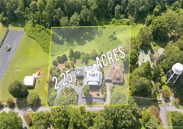 Photo 3 of Single family home for sale at 684 Grandview Ave, Mount Airy, GA 30563 | MLS# 7823863 | Listing updated on 2026-08-20