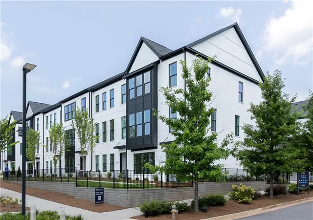 Photo 2 of Townhouse for sale at 5000 Hartwell Pl, Alpharetta, GA 30009 | MLS# 7815076 | Listing updated on 2026-09-16