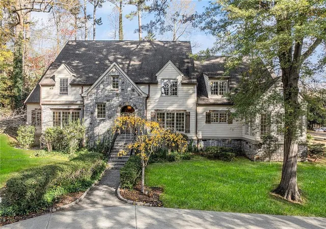 Photo 2 of Single family home for sale at 960 Landmark Dr, Sandy Springs, GA 30342 | MLS# 7784545 | Listing updated on 2026-09-01