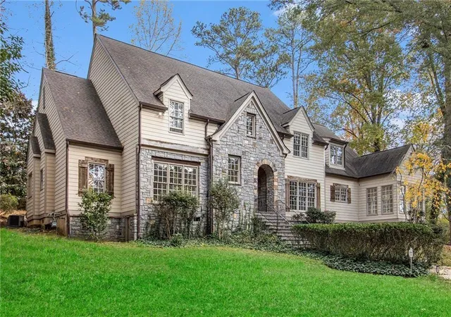 Photo 2 of Single family home for sale at 960 Landmark Dr, Sandy Springs, GA 30342 | MLS# 7784545 | Listing updated on 2026-09-01