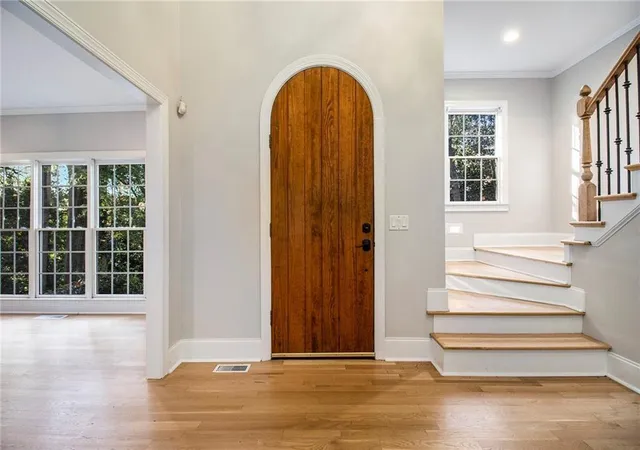 Photo 4 of Single family home for sale at 960 Landmark Dr, Sandy Springs, GA 30342 | MLS# 7784545 | Listing updated on 2026-09-01