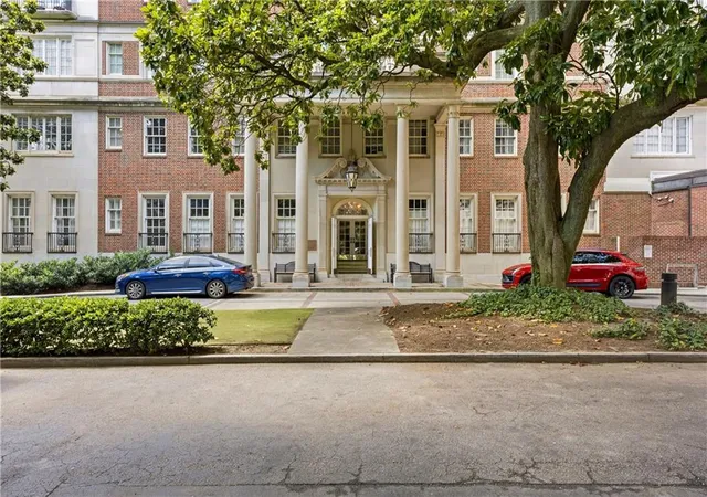 Listing Photo 2 - Condo for sale in building located at 30 5Th St Ne, Atlanta, GA 30308 - Unit #1008