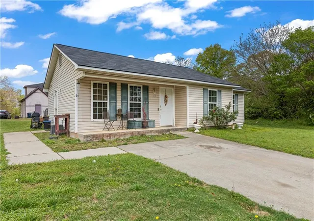 Photo 2 of Sale Pending at 315 E Central Ave, Griffin, GA 30223 | MLS# 7804879 | Listing updated on 2026-09-02
