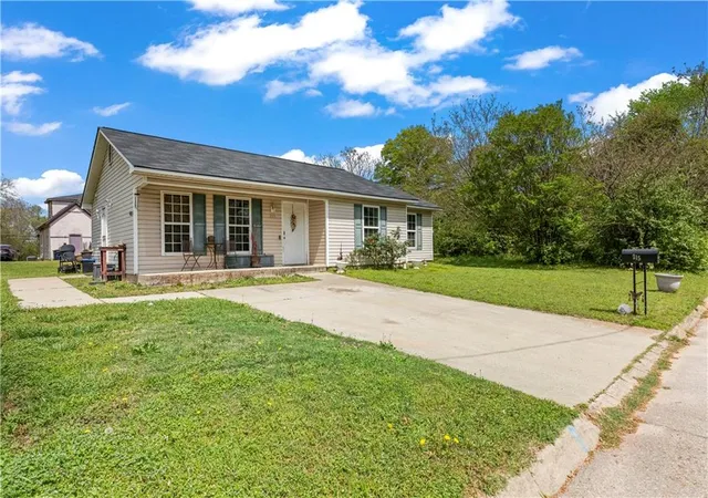 Photo 2 of Sale Pending at 315 E Central Ave, Griffin, GA 30223 | MLS# 7804879 | Listing updated on 2026-09-02