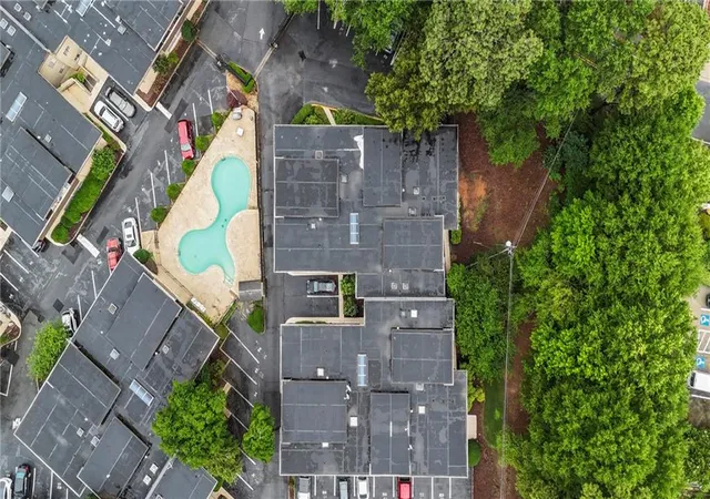 2nd image of 346 Carpenter Dr, Sandy Springs, GA 30328