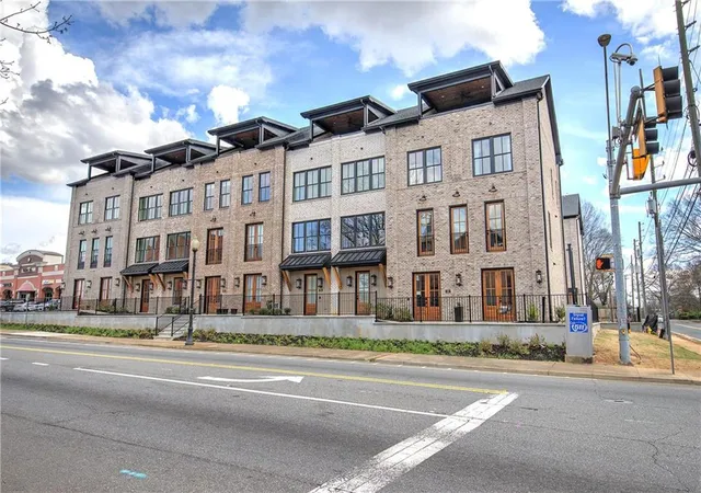 Photo 4 of Townhouse for sale at 178 Main St #204, Cartersville, GA 30120 | MLS# 7652405 | Listing updated on 2026-08-31