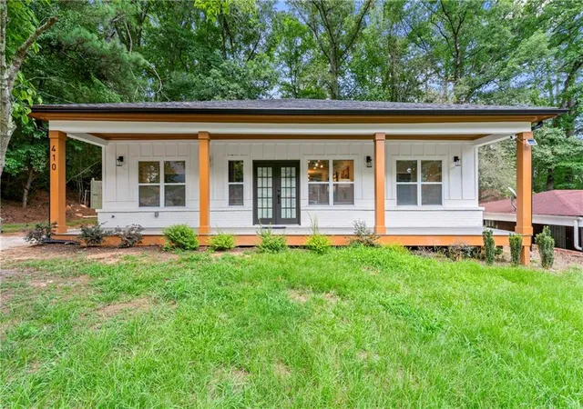 Photo 1 of Single family home for sale at 410 Utoy Cir Sw, Atlanta, GA 30331 | MLS# 7855436 | Listing updated on 2026-10-25