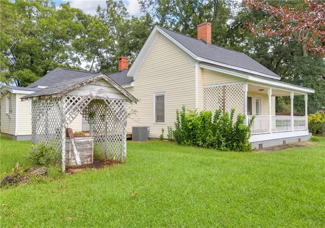 2nd image of 5270 Gainesville St, Flowery Branch, GA 30542 | MLS# 7817120