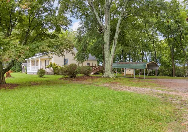 3rd image of 5270 Gainesville St, Flowery Branch, GA 30542 | MLS# 7817120