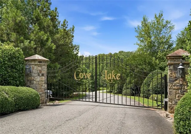 Homes for sale in Marble Hill, GA | 141 Cove Lake Dr, Marble Hill, GA 30148 | MLS# 7800942