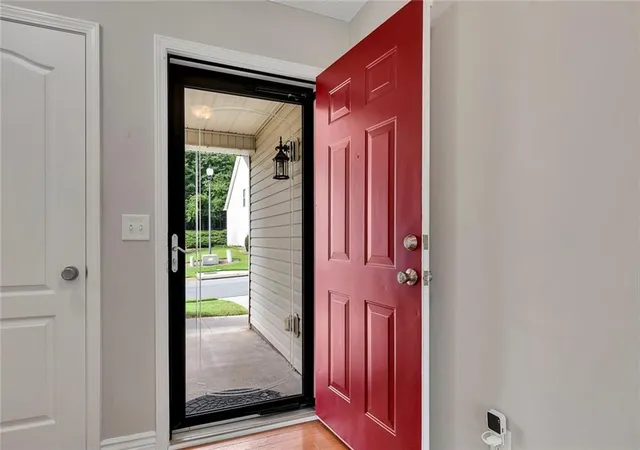 Photo 4 of Sale Pending at 233 Fox Crk Blvd, Woodstock, GA 30188 | MLS# 7819733 | Listing updated on 2026-09-18