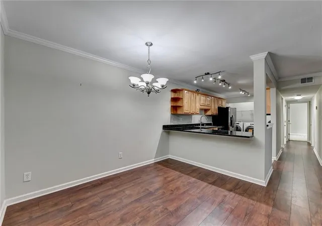 Listing Photo 5 - Condo for sale in building located at 702 Brighton Pt, Sandy Springs, GA 30328