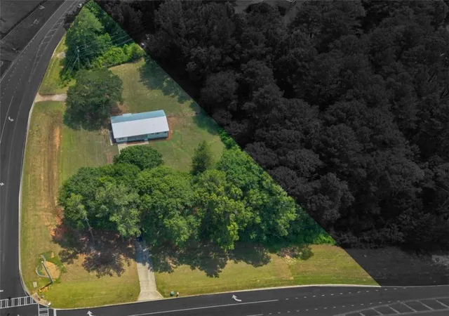 Photo 3 of Sale Pending at 976 Hampton Locust Grv Rd, Hampton, GA 30228 | MLS# 7818742 | Listing updated on 2026-09-16