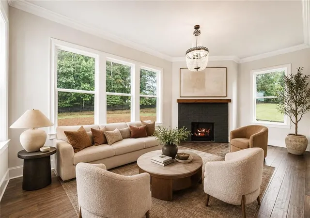 Photo 4 of Single family home for sale at 947 Hunter Way, Alpharetta, GA 30004 | MLS# 7769812 | Listing updated on 2026-10-17