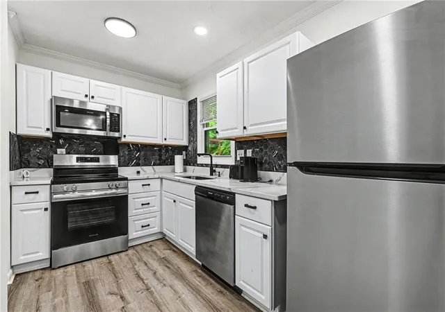 Photo 2 of Sale Pending at 3042 Cottonwood Dr Se, Atlanta, GA 30316 | MLS# 7773517 | Listing updated on 2026-09-26