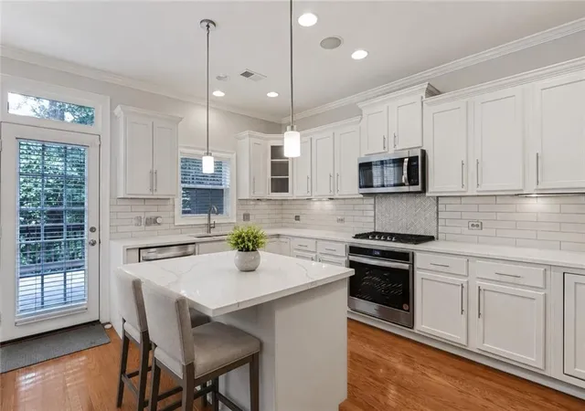 Photo 3 of Townhouse for sale at 3321 Regent Pl SW, Atlanta, GA 30311 | MLS# 7815176 | Listing updated on 2026-08-26