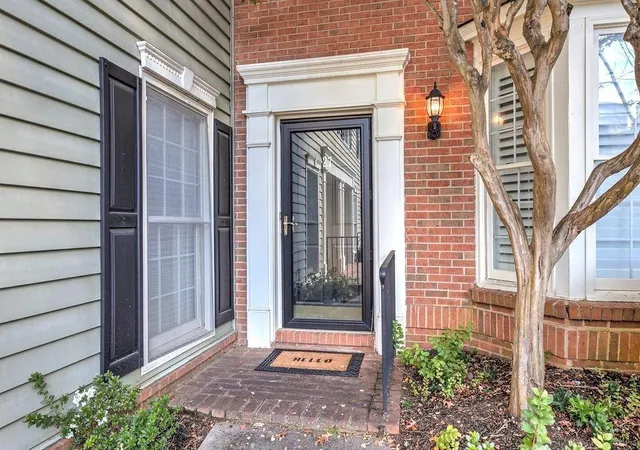 2nd image of 27 Mount Vernon Cir, Atlanta, GA 30338 | MLS# 7802871