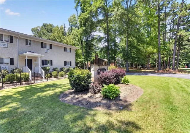 3rd image of 255 Jefferson Pl, Decatur, GA 30030
