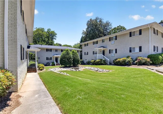 5th image of 255 Jefferson Pl, Decatur, GA 30030