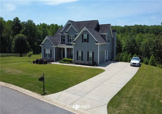 Photo 3 of Sale Pending at 132 Blue Sky Dr, Dawsonville, GA 30534 | MLS# 7797301 | Listing updated on 2026-08-29