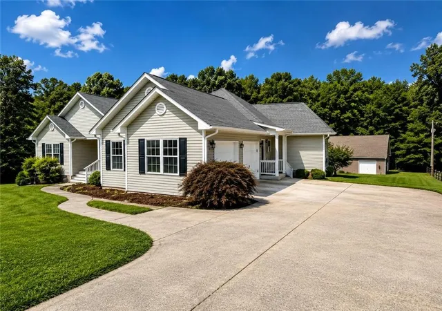 Photo 3 of Single family home for sale at 3396 Highway 101 N, Rockmart, GA 31053 | MLS# 7807583 | Listing updated on 2026-09-26